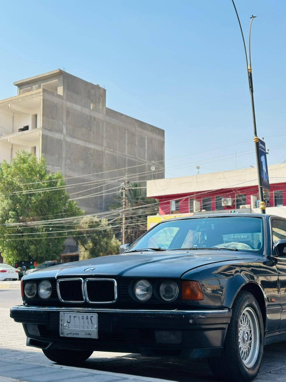 بي ام دبليو 1992
فول مواصفات 
بجم عريض 
مكينه كير صدر امامي خلفي جديد منضومة تبريد جديده تخم تايم جديد غرفة جديدة السيارة جاهزة انكل سلف ترايك للبصرة وين متروح جاهزة الف دينار مذب عليهة السعر 63  وهذا رقمي واتساب *********** تحياتي للجميع
