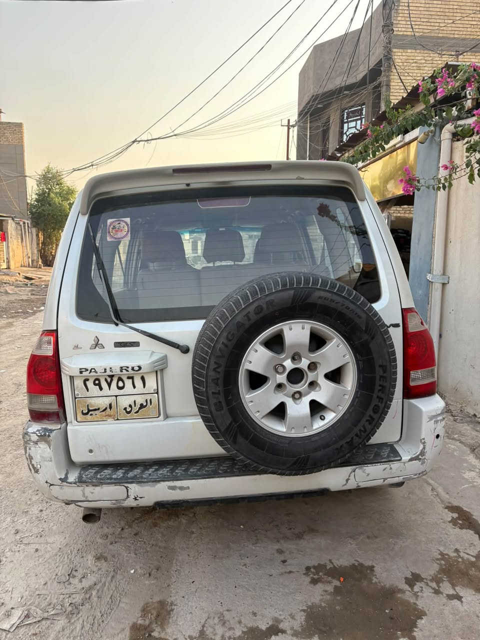 باجيرو 2005للبيع محرك 3500بدون تبديل او صبغ مكينه وگير شغال وعلى الضمان تخم تاير جديد مكاني بغداد  سنويه سعرها75ورقه للاتصال ***********
