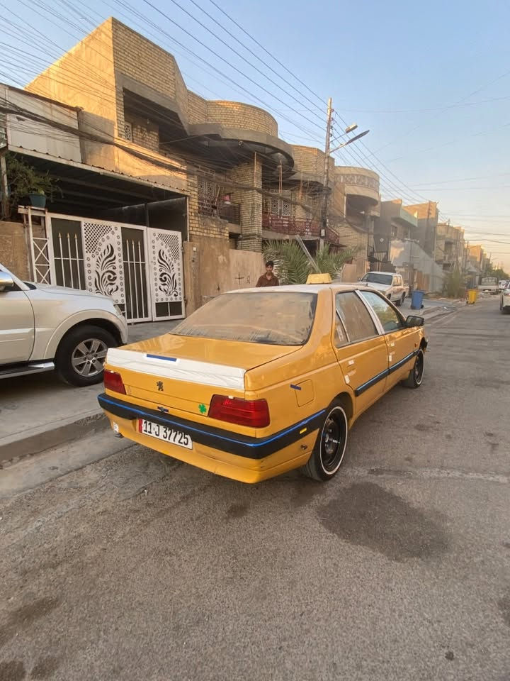 السلام عليكم بيجو لميس اكد2015كيرً مكينه فرنسي خير منالله تبريد ثلج صدر جديده داخله جديده بيه جاملغ الامامي مصبوغ فقط باقي خير من الله تخم تاير خط ابيض ارقم انكليزي مصفرهً تحويل مباشركهربايات بلاديه كلشي شغال بيه سياره مال شغلل اصفاحه موس سياره خير من الله سعر ٣٦وبيه مجال مكانًي بغداد 
اتصل ودلل ***********
