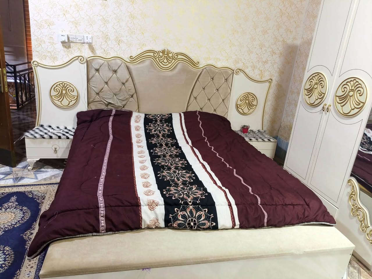 السلام عليكم
يوجد غرفة خشاب 

 نوع تركي

نضيفة حيل 

سعرها 550 وبيها مجال قليل
مكاني الزويه
هـ ***********
