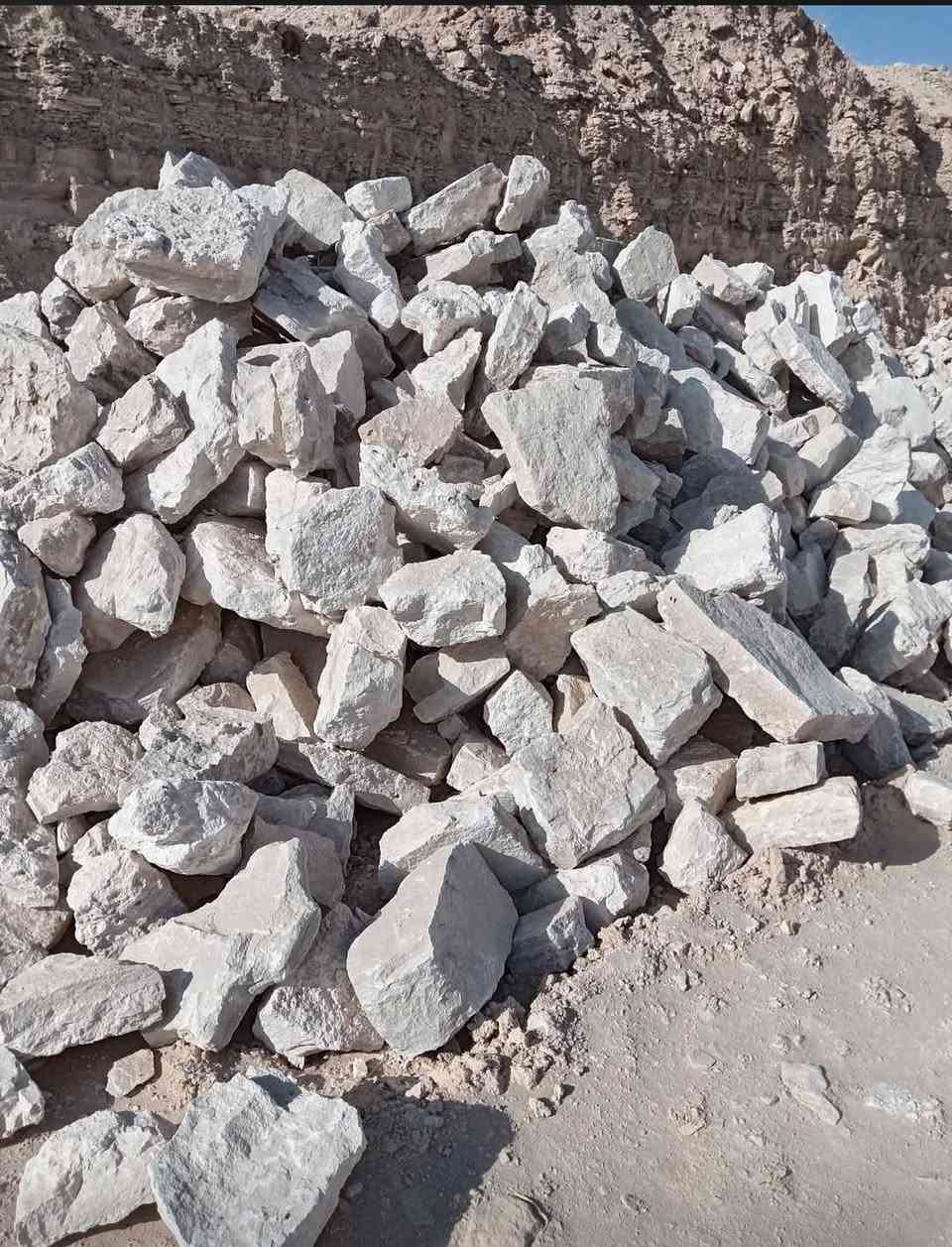 السلام عليكم ورحمة الله وبركاته يوجد حجر للبيع لمكان جباب سعر مناسب اتصل على رقم فقط***********
