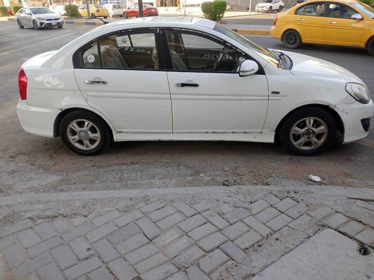 السلام عليكم اكسنت موديل 2011 رايده 75 وبيه مجال بيه ضربه بل باب الخلفيه بصف السائق ومصلح سنويه بنهاية السنة تخلص بشهر 12 محرك مال كصه خير من الله بس بيه كير للتواصل ***********
