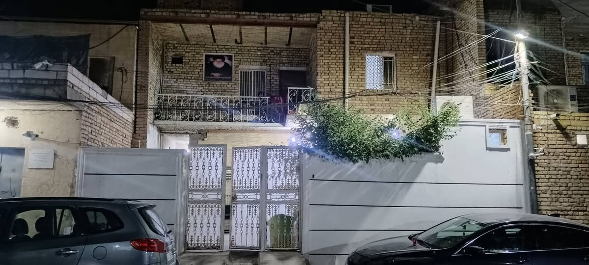 دار للبيع مساحة 200 متر طابقين يتكون الطابق الأرضي من 2 غرف نوم + استقبال ومطبخ مع 2 صالات و صحيات داخلية و خارجية
ويتكون الطابق الثاني من 3 غرف +  2 صالات و صحيات

العنوان ميسان- الماجدية شارع الملعب - فرع الشهيد مروان الطيار

السعر 210

للاستفسار الاتصال على الرقم
***********
