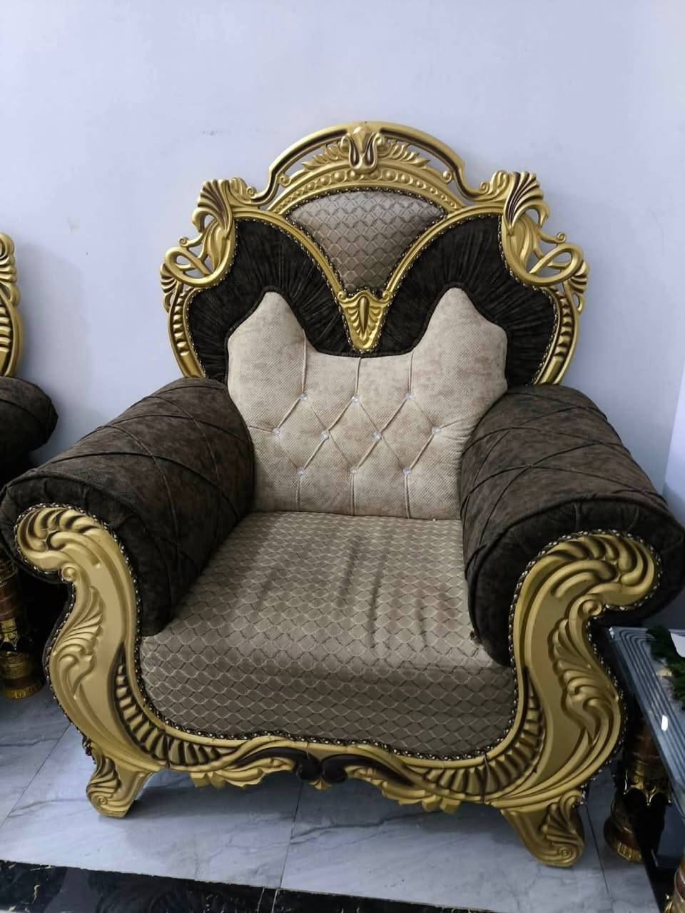 للبيع تخم مقاعد عشر  400 باب  3 الخشب الواحد ب75 وعنوان فلوجه حي العسكري رقم ***********  للإستفسار
