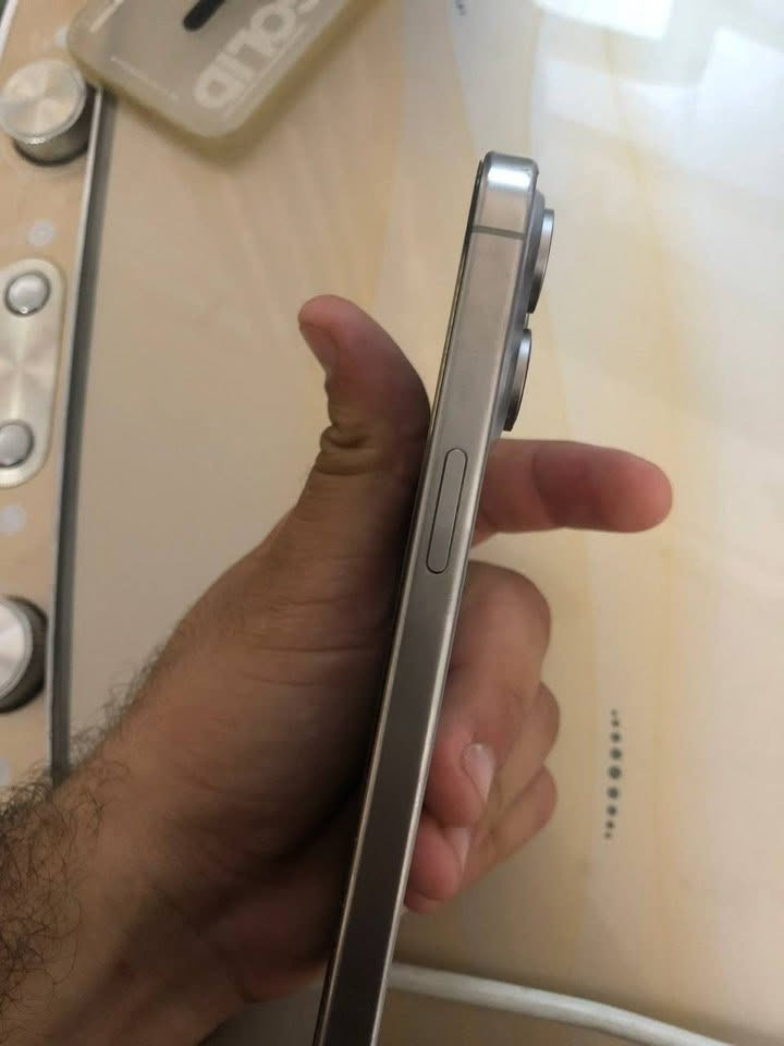 للبيع ايفون 15 pro max مبدل شاشه اصليه فيس ايدي شغال ذاكره 256 نضيف كلش الجهاز سعر 790 
للاستفسار ***********
