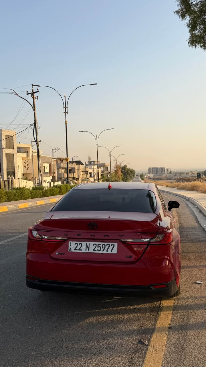 Camry hybrid 2025 LE كامري هايبرد 
مواصفات le 
نقط عمياء 
تحديد مسار 
مثبت سرعة 
مانع اصطدام 
شاحن لاسلكي 
شاشة تدعم كاربلاي
سيارة نظيفة 
ماشية 2000 مايل 
ضررها جاملخ خلفي فقط بدون اي ايرباك  
سعرها 223$ 
مكانها الموصل 
للتواصل *********** موصل, نينوى
