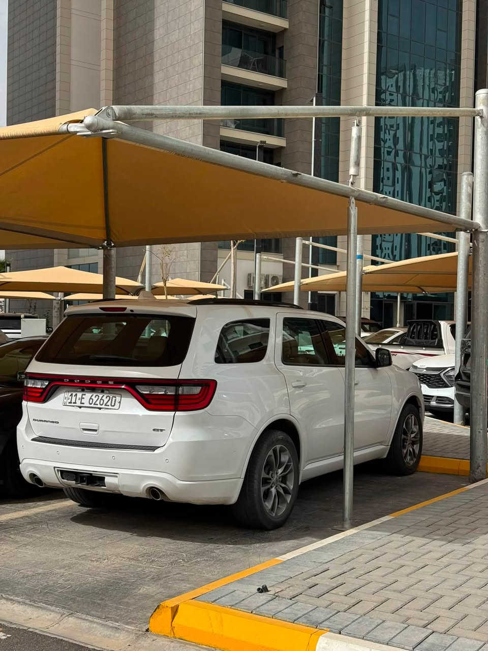 للبيع — دودج دورانجو GT 2020 خليجي
دودج دورانجو GT موديل 2020 خليجي، سيارة نظيفة ومواصفاتها حلوة، استخدام شخصي و رقمها مميز ماشيه ٩٠ الف .

المواصفات:

* محرك 6 سلندر 3.6 لتر
* فئة GT
* خليجي
* 7 ركاب
* شاشة وسطية
* كاميرا خلفية
* حساسات
* تشغيل بصمة
* دخول ذكي
* تحكم بالمقود
* مثبت سرعة
* تكييف أمامي وخلفي
* كراسي الامامي كهربائيه 
*تدفئه مقاعد اماميه و ستيرن
ملاحظة - 
السيارة صار بيها حادث يمي بيها باب خلفي صندوك و بدلته الباب اشتريت باب تفصيخ دورنكو نفس الموديل و نفس اللون وصبغ الجاملغ الخلفي، وباقي السيارة نظيفة.

مكاني بغداد - (اليرموك )الي يحب يعرف باقي التفاصيل يتواصل ويايه على واتساب على هذا الرقم ***********
