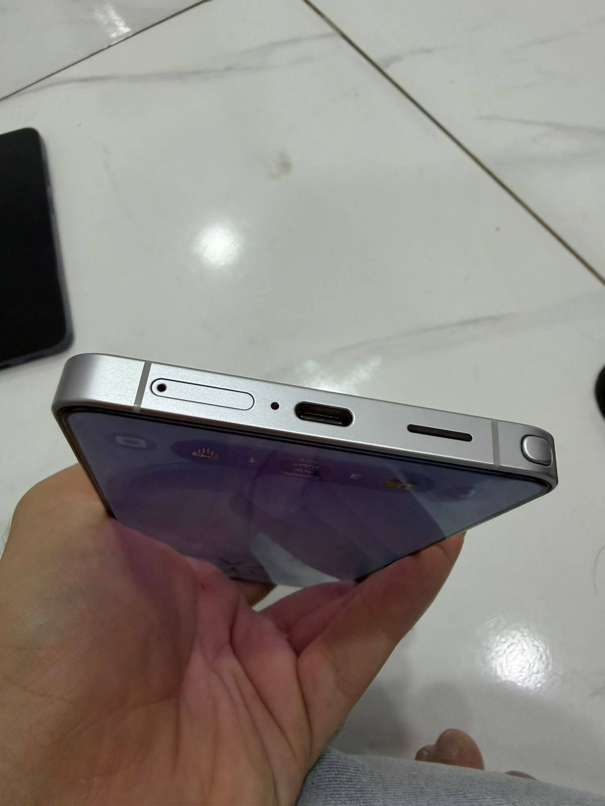 S26 ultra  256 ابيض ضمان برج العرب
١٢٧٥ 
S25 plus 256 اسود امريكي بدون ملحقات
٨٠٠ 
اجهزه جديده ممستخدمه جدا قليل 
مكاني بغداد الحريه توصيل ماعندي 
وفقط بيع بدون مراوس
***********
