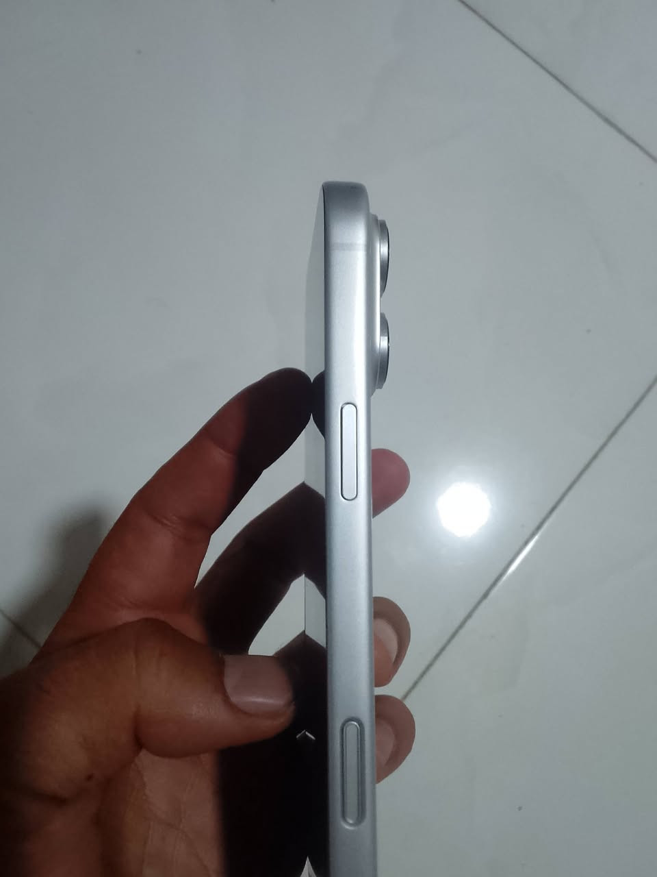 السلام عليكم ايفون 17كوبي يعني باب ثاني الجهاز جديد كارتونه وكيبل مالته ويا شباب كوبي يعني مو اصلي السعر 100 قفل المكان البصره الجزيره شط العرب *********** متواجد واتساب فقط
