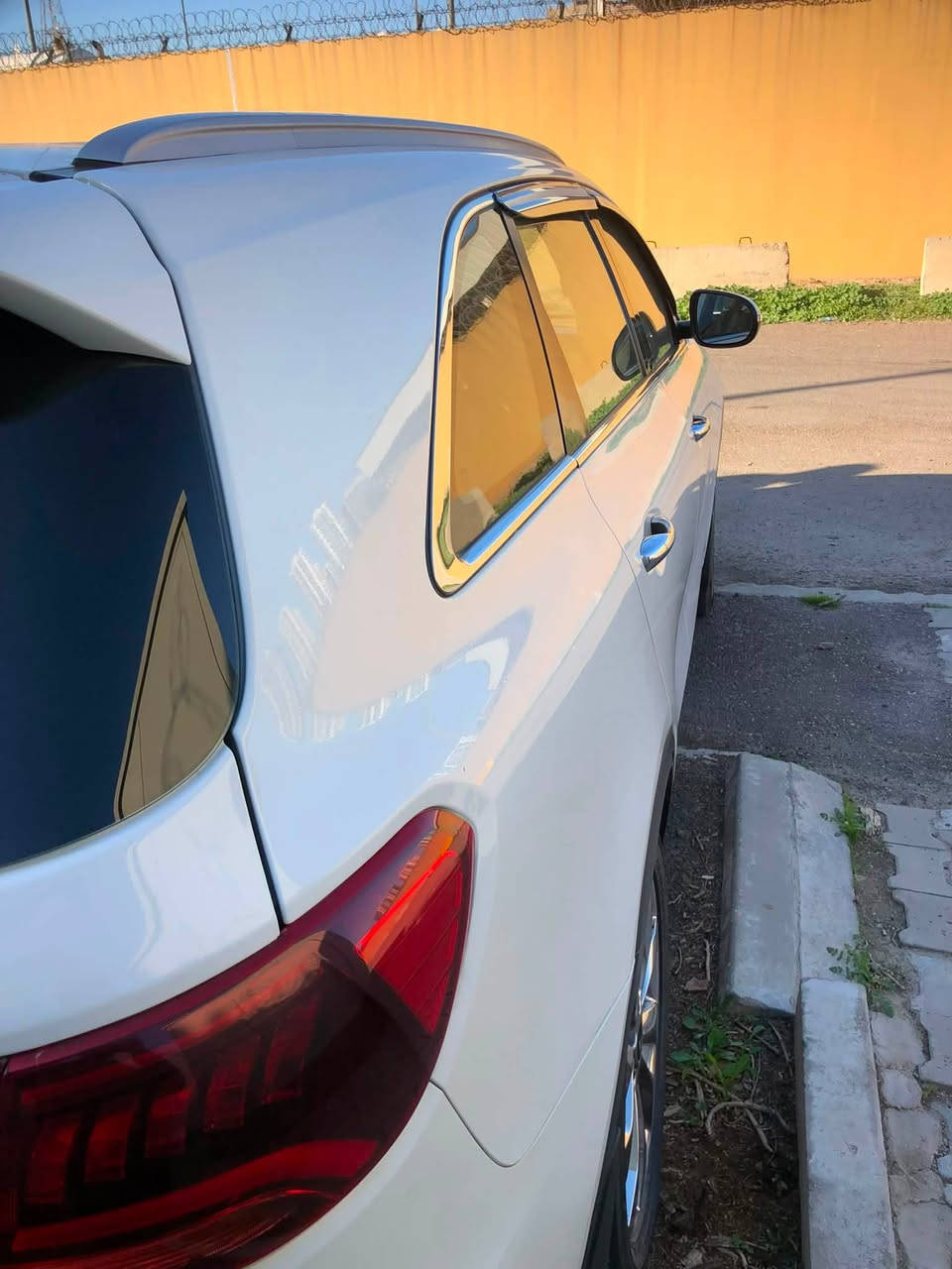سورنتو 2020
رقم بغداد الدولي. الجديد 
فول 1/1 خليجي
محرك 3500 / 6 سلندر
7 راكب
3 قطع تبريد
4 كامرات
حساسات اماميه خلفية 
كشنات جلد
الكشنات الاماميه تدفئة و تبريد و الخلفيه تدفئه
شاشه ابل كار بلي و اندرويد اوتو 
شاحن لاسلكي
نضام الخرائط
هاند بريك بصمه
اوتو هولد 
مانع انزلاق
نظام AWD
4 انظمة قياده 
جنطه كهرباء
السنويه ب 2027 تنتهي 
الهزه جديده 
بانوراما 
قبق الجنطه مفتوح فقط غير مبدل 
ماشية 74  الف  كم قابل للزياده
السعر 240$
مكان السياره بغداد للاتصال ***********
ا
