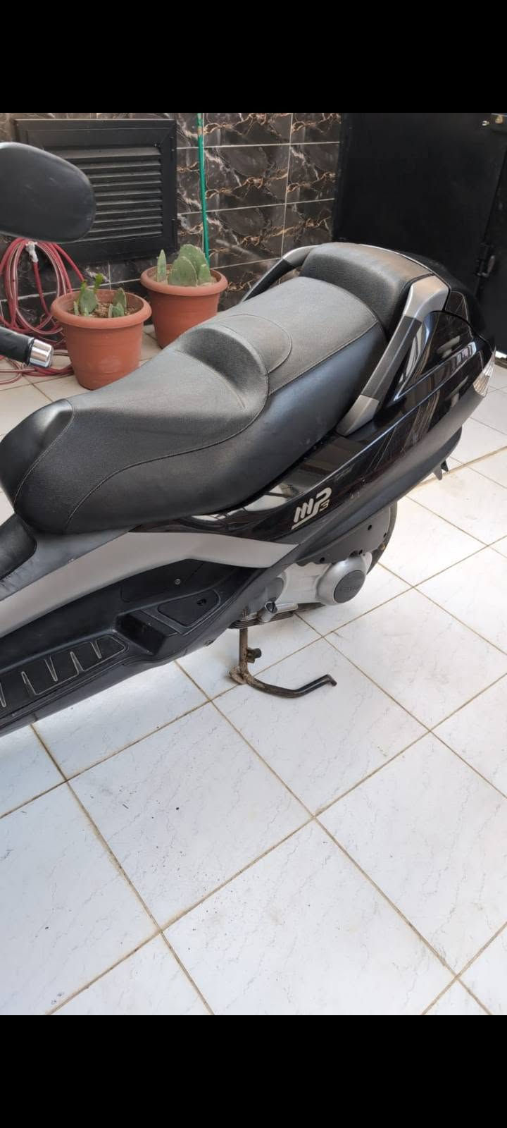 دراجة للبيع  250cc Piaggio Mp3 ماركة عالمية 20 حصان أنجكشن تبريد ماء   المنشاء أيطاليا المديل 2010  الدراجة نظيفة جدا  مال بيت المواد المصنعة متينة جدا وتطول لسنين عدة  أقتصادية بلبانزين كل 3 لتر 100 كم تقريبا ثلاث عجلات ثبات عالي جدا حتى أثناء المطر  ثبات عند التوقف الحر ASR و ABS مانع الأنزلاق تدفئة في قبظات الستيرن عند القيادة شتائا وفي الأماكن الباردة مريح في السفر  يصلح للسفر لمسافان طويلة جدا دسك أمامي مزدوج دسك خلفي جنطة كبيرة تسع لخوذتين  السعر 35 ورقة بيهة مجال للأستفسار هاتف و واتساب ***********
