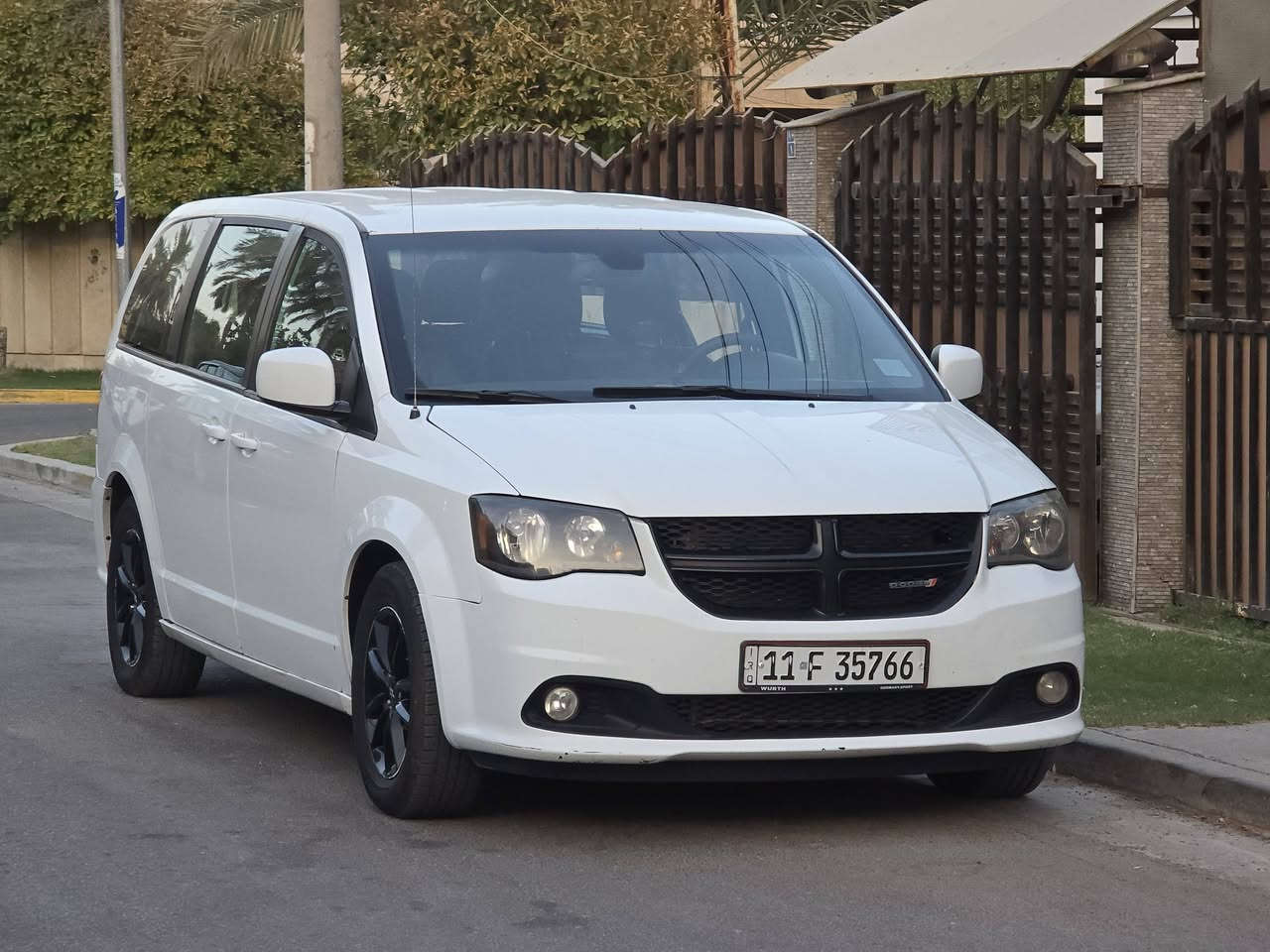 دوج كرفان 2020 GT لون ابيض رقم بغداد
بدون ايرباك

محرك 3600 
المواصفات 
تحكمات ستيرن السلام عليكم
بوب سلايد كهرباء 
شاشه وكامرة خلفيه 
كرسي السايق كهرباء
تبريد ثلاث قطع 
كراسي جلد ملكي
ماشيه 60 الف مايل 

وارد امريكي وصور الحادث واتساب 

السيارة جاهزة للاخير 
السعر 168 قابل للتفاوض 

مكان السيارة بغداد حي جهاد شارع الشارقه
للتواصل ***********
