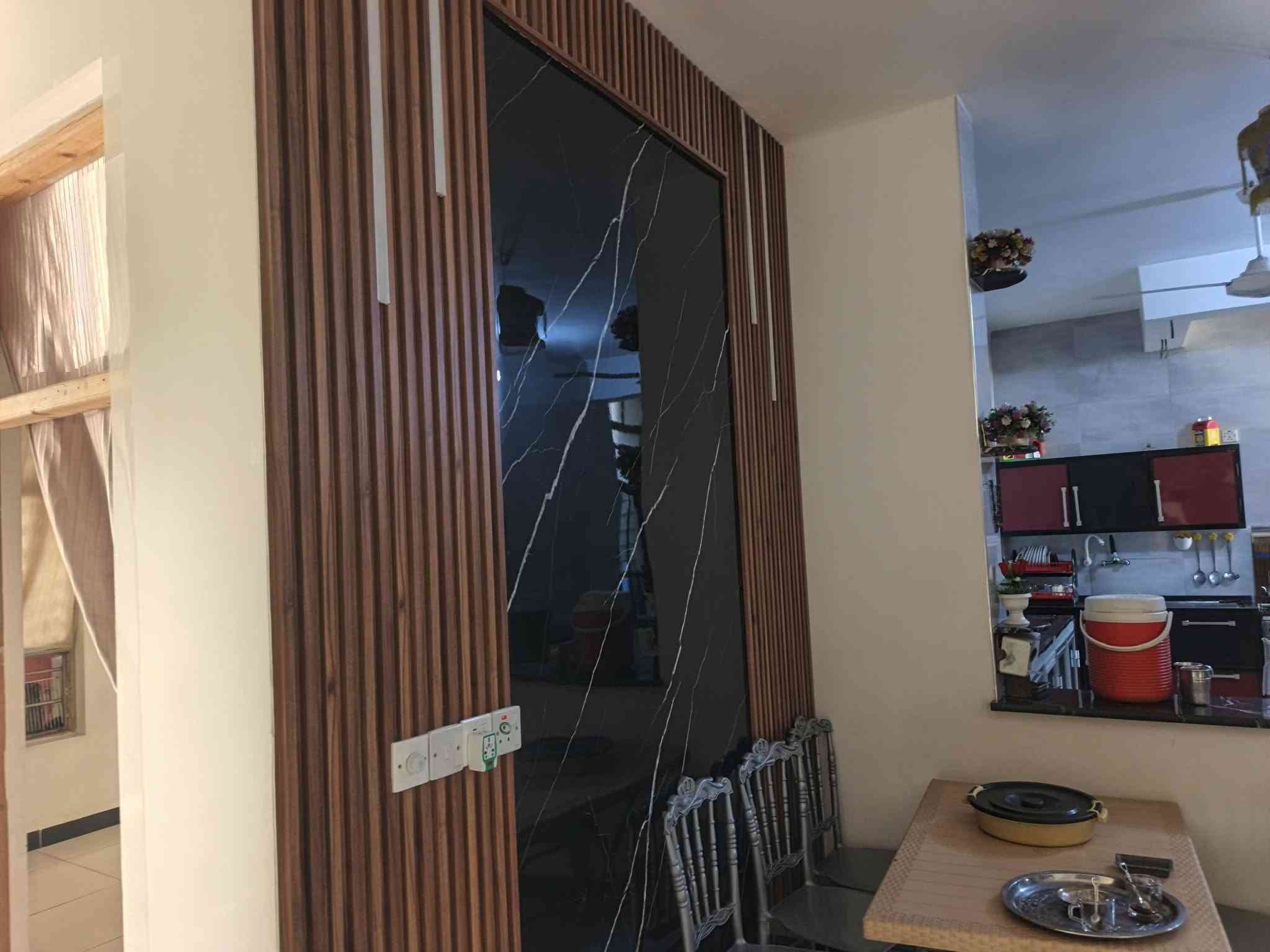 يالله سلام
بيت مساحة ٢٠٠متر
بناء حديث يحتوي على
٣غؤف نوم 
مطبخ حار وبارد
استقبال وحديقة وحمام 
السعر ٧٥ 
العنوان المداىن منطقة الجعاره للاستفسار الاتصال على ***********

