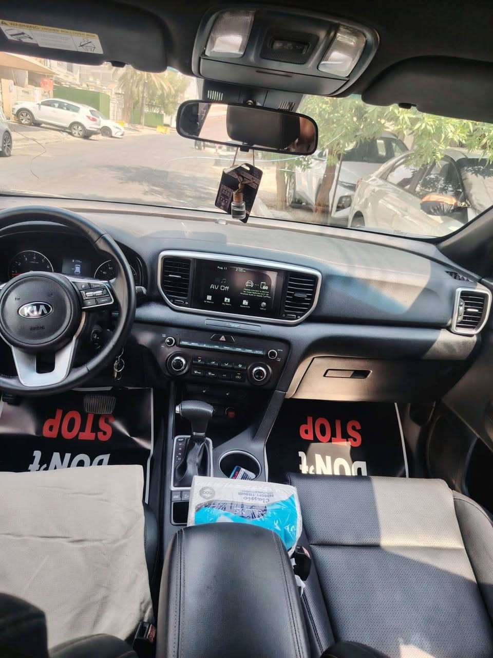 السلام عليكم
KIA SPORTG 2021 وارد امريكي
المواصفات نص فول
مكينه 2400gdi
كشنات جلد تدفئه
مري شفط +اشاير بلمري
رادار امامي خلفي+تحديد المسار
٣ وضعيات قياده (ايكو.نورمال.سبورت) 
وبعد بيها مواصفات والسياره انضف من الصور
حادثها جاملغ خلف السائق+باب صبغ فقط السياره ليبل واحد
ماشيه 42000mil 
السعر 175$وبيها مجال للشراي
مكان السياره بغداد
للاستفسار
***********
