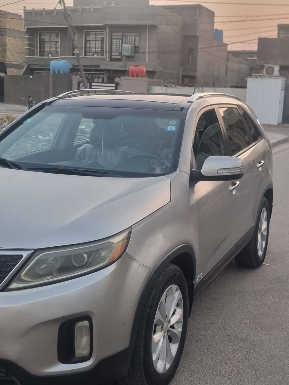 سلام عليكم
سورنتو ٢٠١٥ امريكي

السياره جاهزه مابيها اي نقص 

رقم بغداد الجديد

محرك 6

 فور ويل 

٧ راكب 

مري شفط 

اشاير مري 

مثبت سرعه 

تدفئه تبريد كشنات

٣ وضعيات قياده 

كشنات كهربائيه

مكان السياره بغداد المحموديه 
السعر ١٤٥ وبيها مجال

***********
