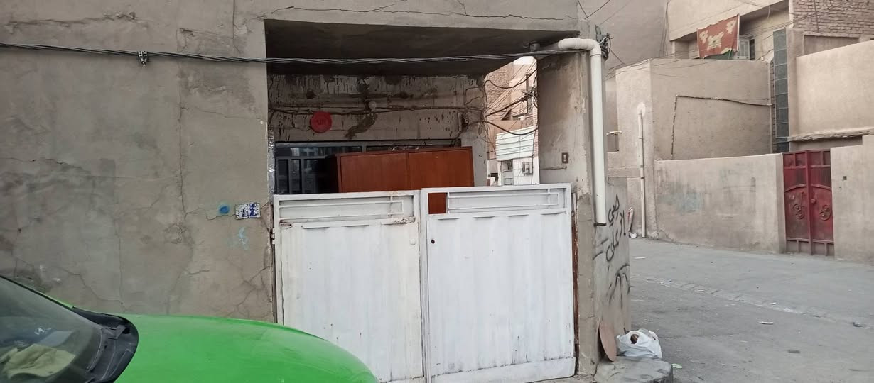 السلام عليكم يعلن مكتب الحاج ابو سيف للعقار عن وجود دار يعتبر قطعة ارض ركن بغداد الجديده حي الخليج خلف مدرسة الخليج للبنات  المساحه ١٢٧./ونص قابل للتقطيع الى ٤٢/ونص المراجعه على الارقام الاتيه *********** باداره  سيف
