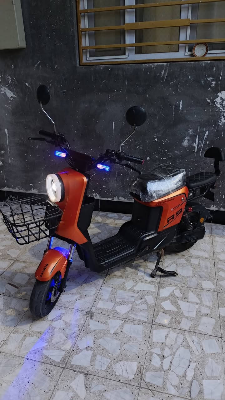 R9 • نظيفه جدا • ٣ بطاريات جديدة