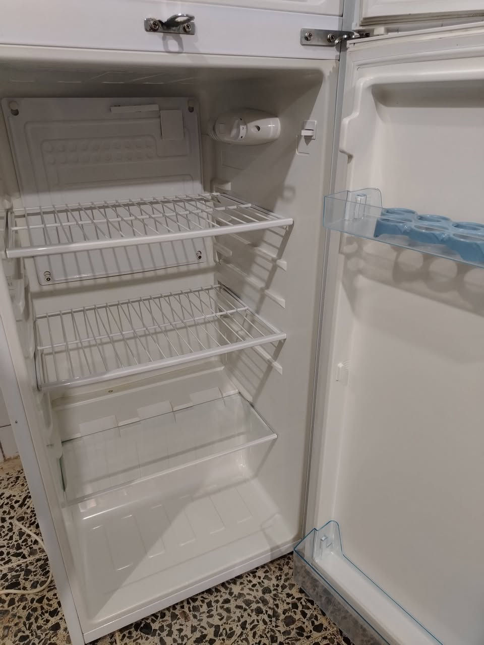 ثلاجه • عطل ما معروف • للبيع