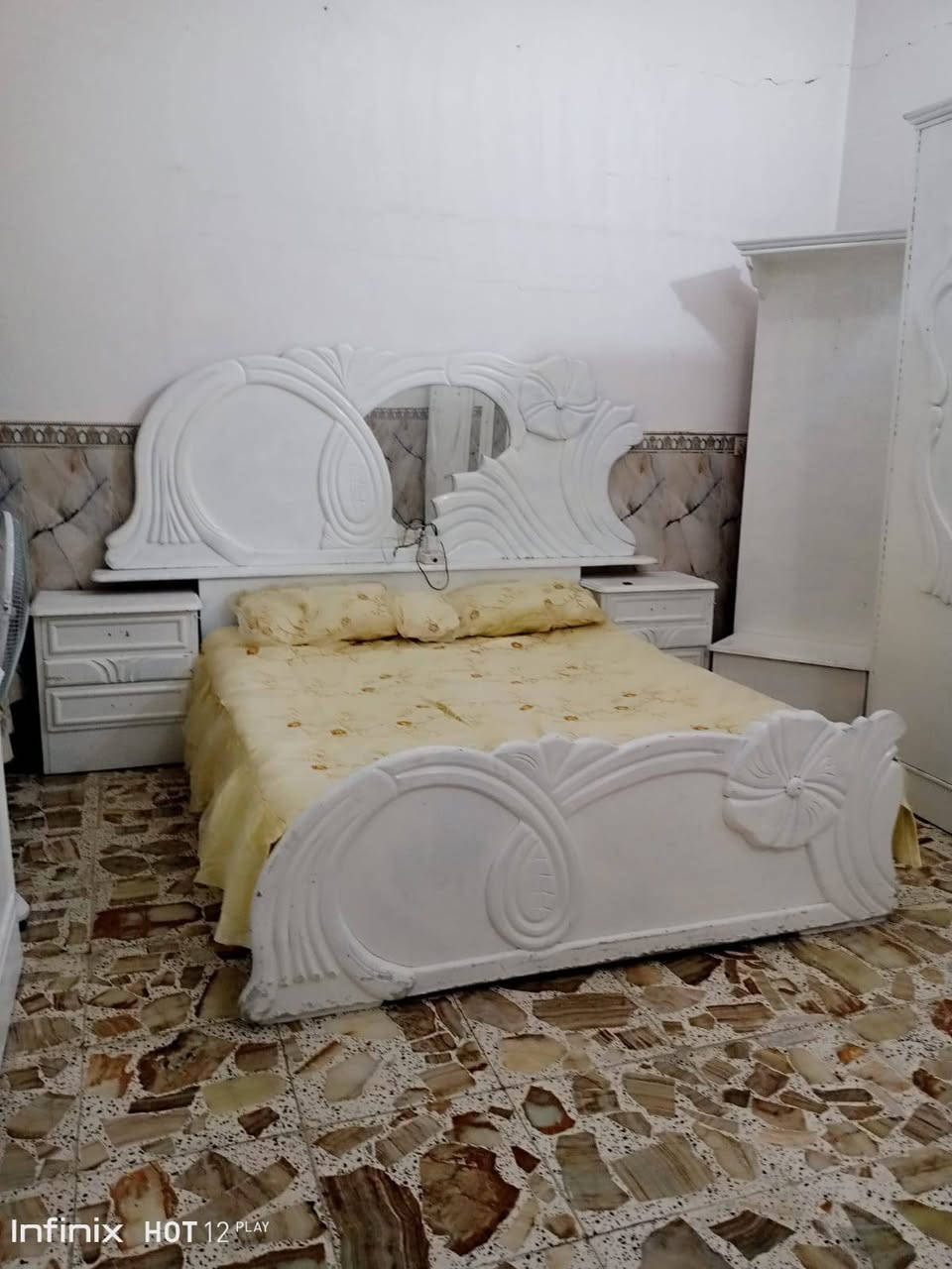 نجارة كاملة للبيع غرفة  ٥٠٠ وبيهة مجال 
***********...
