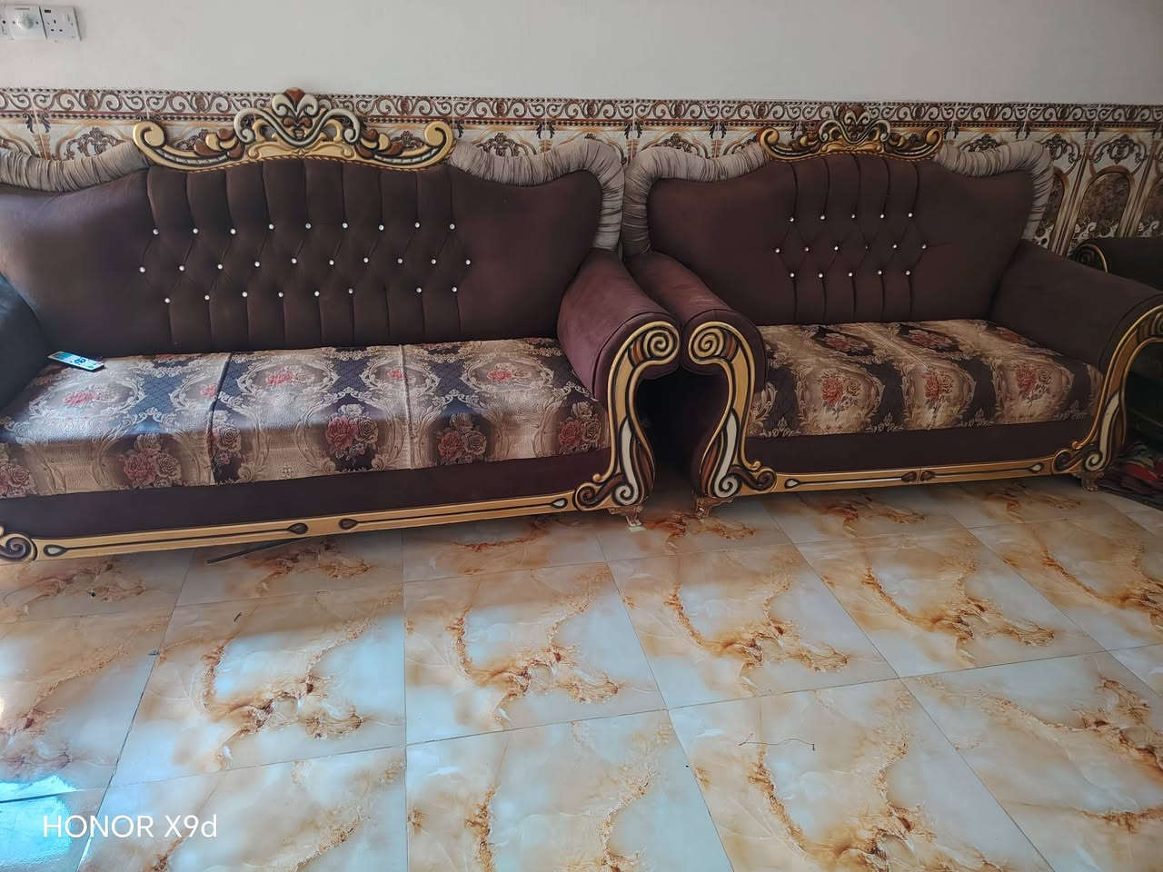 السلام عليكم ورحمة الله وبركاته
يتوفر تخم ملكي نضيف بشكل اخو الجديد ١٠ مقاعد... ٥ قطع
مثل ما واضح بلصوره @إشارة
تفاصيل أكثر خاص *********** بيه وتساب اتصال عنوان واسط

نص مكتوب في الصور:
- HONOR X9d