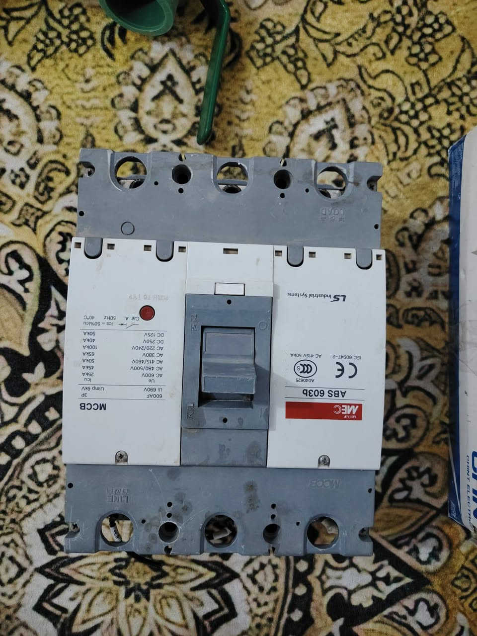 السلام عليكم غراض للبيع ليفيدنه يخابرني مكاني بصرة ***********
