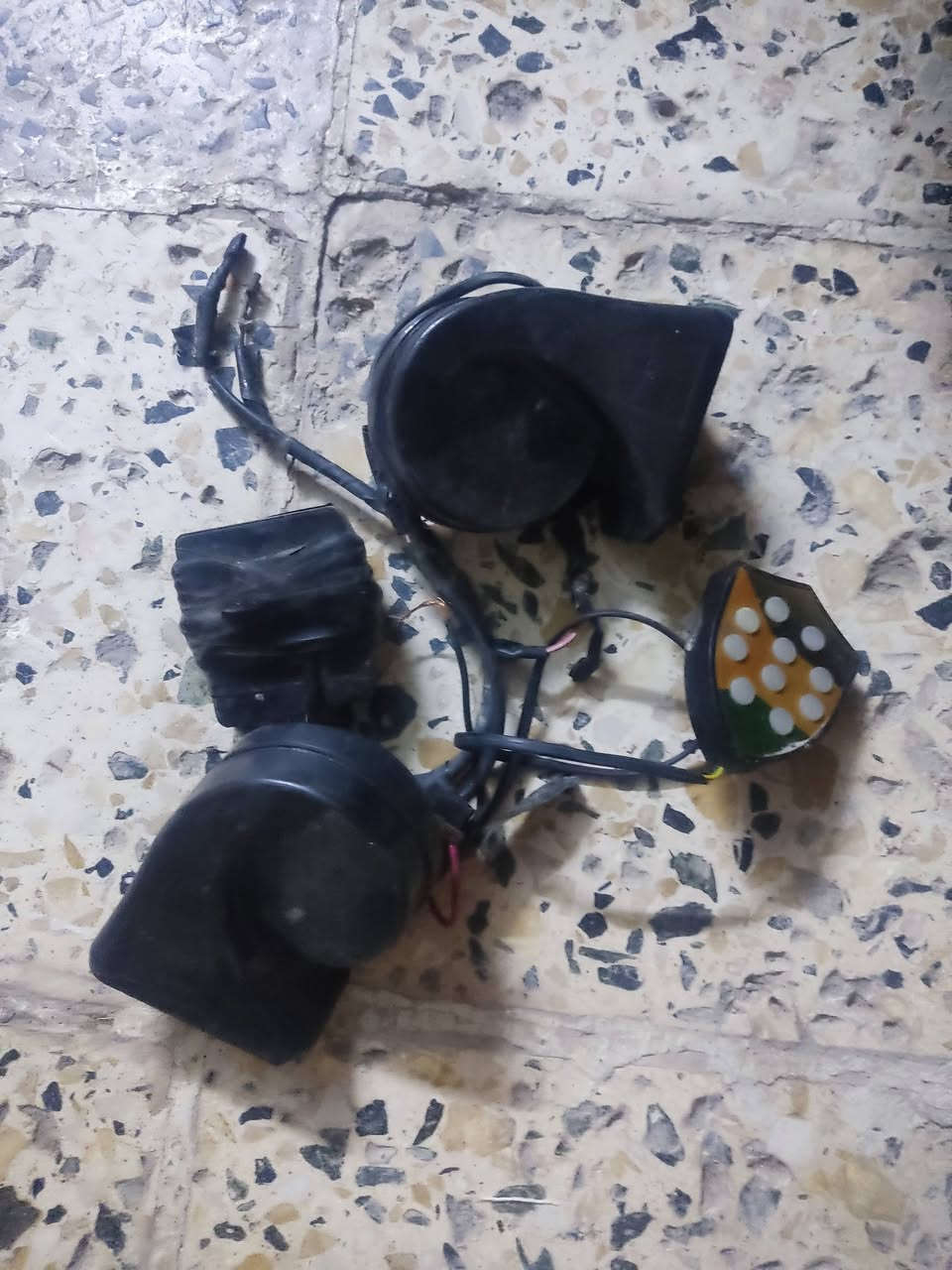 سلام عليكم اخوان غراض للبيع كلها شغاله اي حاجه تعجبك بخدمتك خاص او عل رقم بي واتساب ***********.. مكاني كوت..؟
