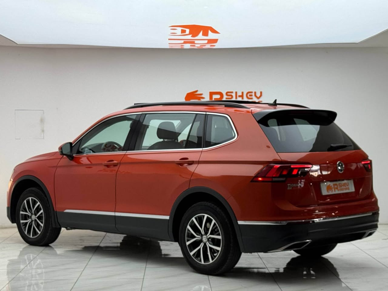 Volkswagen Tiguan 2018
فولكسفاغن تيكوان ٢٠١٨
مواصفات SE فول فول مواصفات 

مكينة ٤سلندر حجم ٢.٠لتر
ماشية 57,000 ميل و بحالة ممتازة 

ضرر السيارة بنيد و جاملغ صبغ و مكانين بارد 
ايرباك ستيرن و تكمة راجع سستم شركة 

رقم دهوك الدولي سنويه ب اسمنا
مكفوله من كير و محرك و كهربائيات

عليها غرامات 5 ورقات تنزل من السعر  
و ب سعر(113$) ورقة و بيها مجال

مكان السيارة

دهوك -معرض ارشف R-Shev
رقم51 من معارض التيرمينال 

***********
*********** دهوك, العراق
