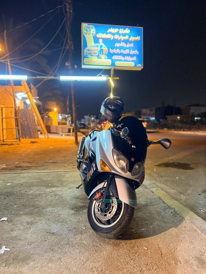 ٢٠٠٨ كفراتها كامله 
مفتوحه جديد عل سحك وكف بيها نوزل وتركتها كفرات موجوده باتري جديد جيب نوزل شغل وانطلق ابيع كوم حديد اكفلك سرقه وحلال وحرام السعر١٣٥٠وبيها مجال حك الجيه ***********
