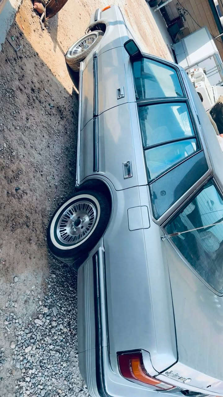 سوبر كراون 84 رقم بغداد انكليزي
جاهزه گير محرك بطه مكفولات وجدد تبريد تخم تاير  
كهربائيات شغاله 
السعر 38 ورقه بيها مجال شي بسيط 
مكان السيارة ديوانية مركز 
***********
***********
