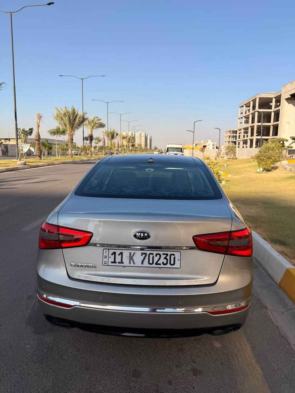 🔥 للبيع او المراوس حسب القناعه كيا كادنزا 2014  وارد أمريكي 🇺🇸

🚘 KIA CADENZA 2014 – 3.3 GDI V6
وارد أمريكي | جاملغ وبنيد | مواصفات كاملة

✨ الأوبشنات:
* محرك 3.3 GDI V6
* قير أوتوماتيك 6 سرعات
* تشغيل بصمة / دخول ذكي
* تشغيل عن بُعد
* فتحة سقف بانوراما
* جلد
* تسخين وتبريد كراسي
* كراسي كهرباء
* ذاكرة كرسي السائق
* دركسون كهربائي/مالتي
* تحكم صوتي
* شاشة أصلية
* كاميرا خلفية
* حساسات أمامية وخلفية
* رادار
* مثبت سرعة
* تحذير النقطة العمياء
* تحذير الخروج عن المسار
* ستائر خلفية
* تكييف أوتوماتيك
* تحكم تكييف خلفي
* نظام صوت Infinity
* إضاءة LED
* مرايات كهرباء وطي
* ABS + Airbags
* Traction Control
🔥 السيارة جاهزة ومابيها اي نقص 
📍 الموقع: بغداد حي الجهاد 
💰 السعر: [128ورقة]
📞 للاتصال: [***********
*********** بغداد, العراق
