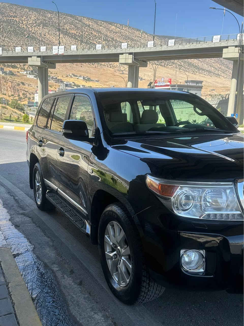 Land Cruiser 2008 GXR v8 
چوار پارچه بوياغ بى داخلى 
گير و مكينه به شه رت 
رقم و سنوى نوييه به ناوى خومه 
        Tell. *********** أربيل, العراق
