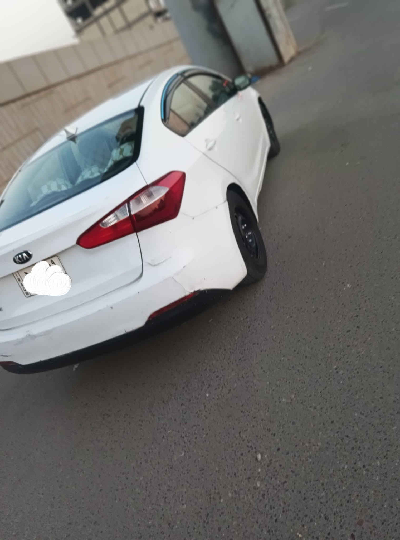 مكلف بالنشر 
فورتي 2016 سيارة جديدة وجاهزة مكينه وكير وحدادية وتخم تاير كله جديد منظومة تبريد جديده السعر 75 قطعتين صبغ فقط بدون اي داخل رقم بغداد باسمي مكان السيارة حلة رقم الهاتف ***********
