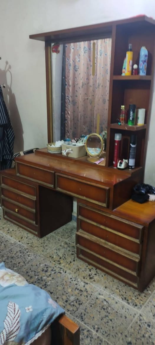 غرفة نوم صاج الموقع في الحرية السعر مليون دينار وبيها مجال ***********
