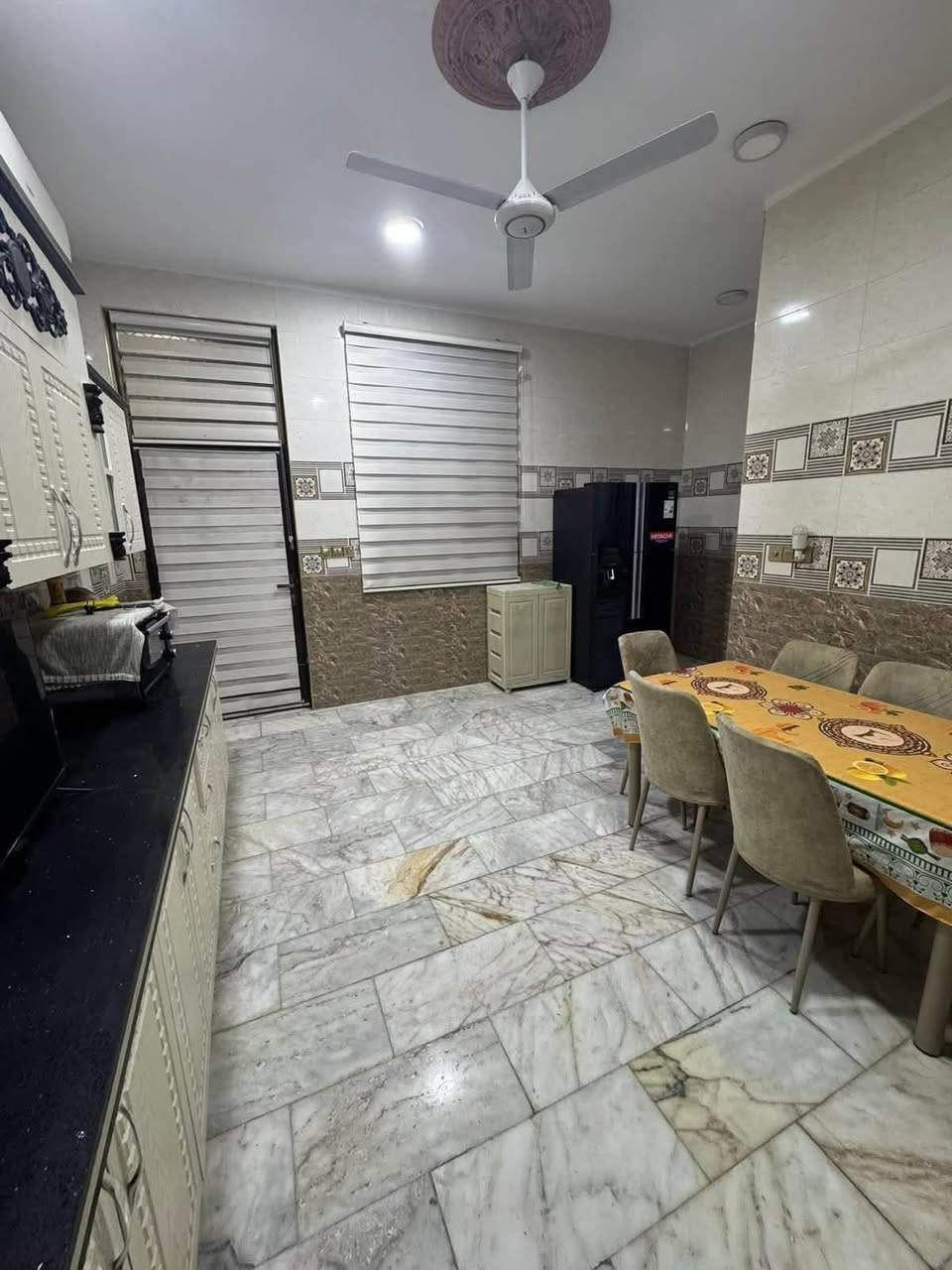 🏡 دار حديثة مؤثثة بالكامل للإيجار – الحلة | حي الصحة

📍 الموقع: حي الصحة، مقابل مارينا
📐 المساحة: 200 م²
🏠 الدار: طابق واحد
✨ حديثة ومؤثثة بالكامل وجاهزة للسكن

🔹 تفاصيل الدار:
• غرفتا نوم
• صالة وهول
• مطبخ
• صحيات عدد 2
• طارمة

🛋️ الأثاث والتجهيزات:
❄️ 4 سبالت موزعة في جميع أنحاء البيت
🛋️ تخم تركي عدد 2
🍽️ كاونتر تركي
🔥 طباخ
❄️ مجمد وثلاجة
🛏️ غرفتا نوم تركية
🪑 صاج وميز طعام
🧺 غسالات
🌀 مراوح
🪟 بردات كاملة

⭐ دار مرتبة ومؤثثة بالكامل، مناسبة للسكن المباشر وفي موقع مميز جدًا.

📩 للاستفسار والتفاصيل أكثر:
📞 اتصال أو مراسلة الصفحة على الأرقام:
📱 ***********
📱 ***********

🏢 زيارة المكتب:
📍 حي الحسين قرب مطعم نابو
أو
📍 الخسروية قرب الشؤون مقابل ثانوية المتنبي ♻️

#موقع_مميز_جدا 🏢
#عقار
#عقارات_العراق
#الحلة
#للايجار
#ترند
#اكسبلور
