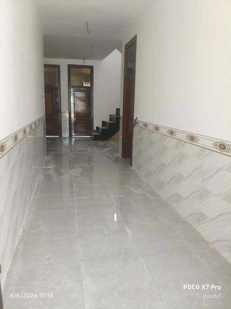 🏡 بيت زراعي للبيع 🏡
📍 الموقع: شارع رشيد الهجري، قريب من الشارع العام.
🔹 مساحة الأرض: 280 متر²
🔹 مساحة البناء: 200 متر²
🔹 مساحة الحديقة: 80 متر²
🔹 بناء حديث وغير مسكون
يتكون البيت من:
 ✅ غرفتين نوم
✅ صالة
✅ استقبال
✅ مطبخ
✅ مدخل مستقل
✅ حديقة واسعة
💰 السعر المطلوب: 45 مليون دينار
📞 للاستفسار ***********
📞 الرقم الثاني متوفر بي وأتساب ***********
بيت حديث بموقع مميز وقريب من الخدمات والشارع العام، وجاهز للسكن مباشرة.
