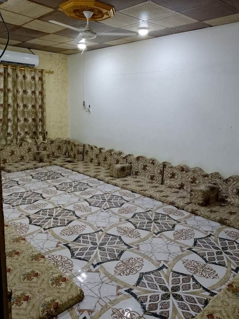 دار سكن للبيع طابقين⛪️
بيت حلو جاهز لسكن منطقة هدوء كافة الخدمات متوفرة بالمنطقة
•مساحة البيت 370متر
•يحتوي البيت على طابق الاول
غرف عدد 2 سويت 
ومطبخ
وصالة 
وديوان 
وكراج 
طابق الثاني
غرف عدد 2
وصالة
ومطبخ
و صحيات داخلي و خارجي
البيت مرتب وجاهز لسكن
•جنس_العقار :: وقف سني مسجل أصولي ورسمي
•العنوان/ البصرة محيلة طريق الوسطي 
 ~سعر البيت 80مليون و بي مجال
• ~للاستفسار الاتصال على الهاتف 📞📳
📳((***********)
