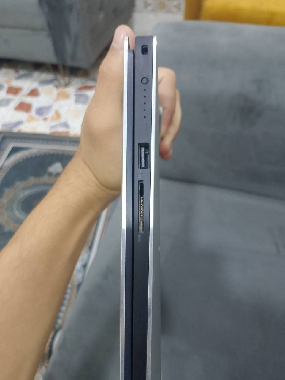 💻 لابتوب احترافي للبيع - Dell Precision 5530 (محطة عمل ومونتاج)
لابتوب نظيف جداً وأداء جبار مخصص للمهندسين، المصممين، وأصحاب المونتاج والبرامج الثقيلة.
المواصفات:
الموديل: Dell Precision 5530
المعالج: Intel Core i9-8950HK (أداء عالي جداً)
الذاكرة العشوائية (RAM): 16GB
التخزين (SSD): 512GB سريع جداً
كرت الشاشة: منفصل بسعة 4GB مخصص للتصميم والرندر
الشاشة: شاشة لمس (Touch) دقة عالية وألوان ممتازة
النظام: ويندوز 11 الأصلي مثبت وجاهز
المميزات: جسم ألمنيوم وكربون فايبر أنيق وخفيف، كيبورد كرافيك،
السعر 650 وبي مجال بسيط
التواصل واتساب او اتصال ‏‪***********‬‏
العنوان باب المعظم
