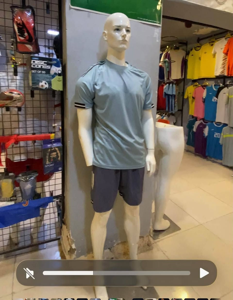 ديكور محل مستعمل (نضيف)

♦️سجج
♦️ستاندات
♦️مليكانات
♦️شبج

••خلي صورة القطعة الي رايدها بتعليق وانطيك سعرها••

***********

نص مكتوب في الصور:
- مليكانات للبيع
- عدد 6
- مليكان تلبينة بنطرون عدد ٥
- مليكان للبيع
- عدد 7
- عدد 5