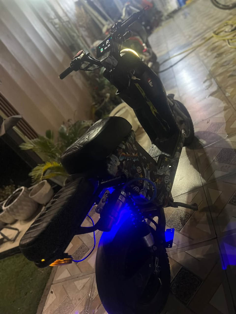 السلام عليكم 
دراجه شحن R9 موشمه للبيع 
دراجه فول مواصفات دراجه كل نقص مابيهه دراجه ٥ بطاريات وتصير ٦ بيهه نضام ال R و ال P وبيهه منفذ يو إس بي دراجه نضيفه السعر ٤٢٥ وبيه مجال بسيط مكاني بغداد العامريه للاستفسار ***********
