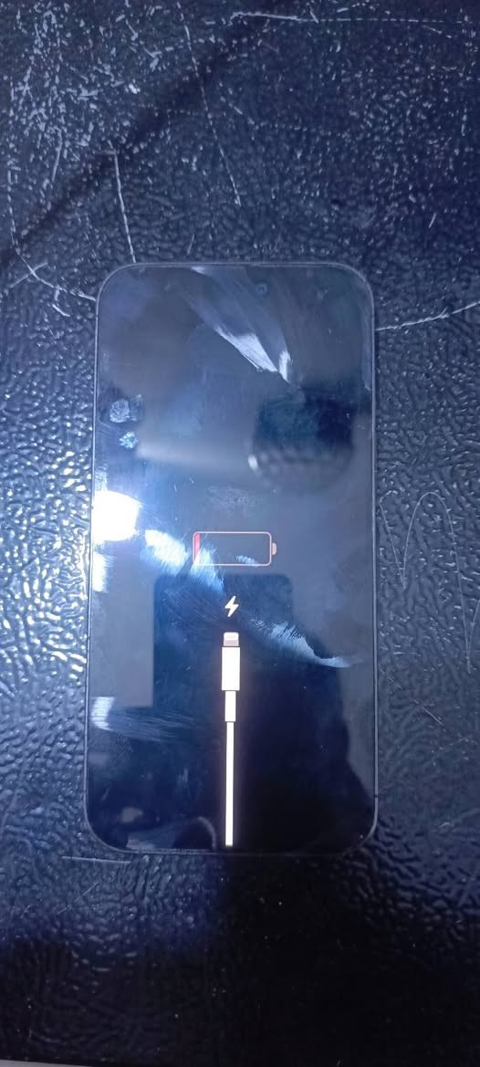 سلام عليك ايفون 14بدل بس بطاريه وهاي ماعرف شني لا عطل كارتونيه مالته موجوده سعر 600وبيه مجال مكان بغداد النهروان ***********
