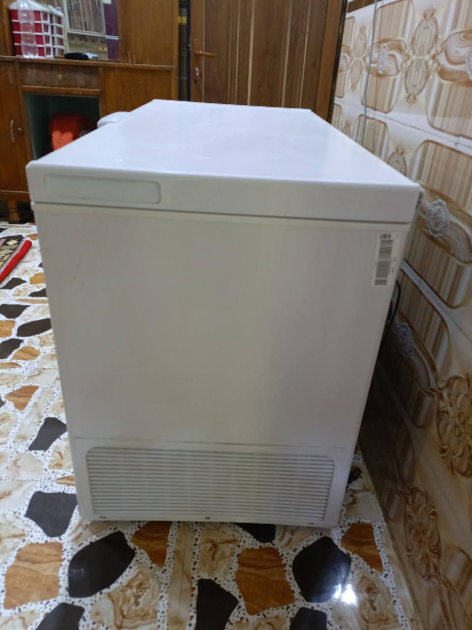مجمده البيع الحجم الكبير جاهزه استخدام قليل هيت حي البكر الشرقي مكلف بالنشر السعر 350000هاتف ***********
