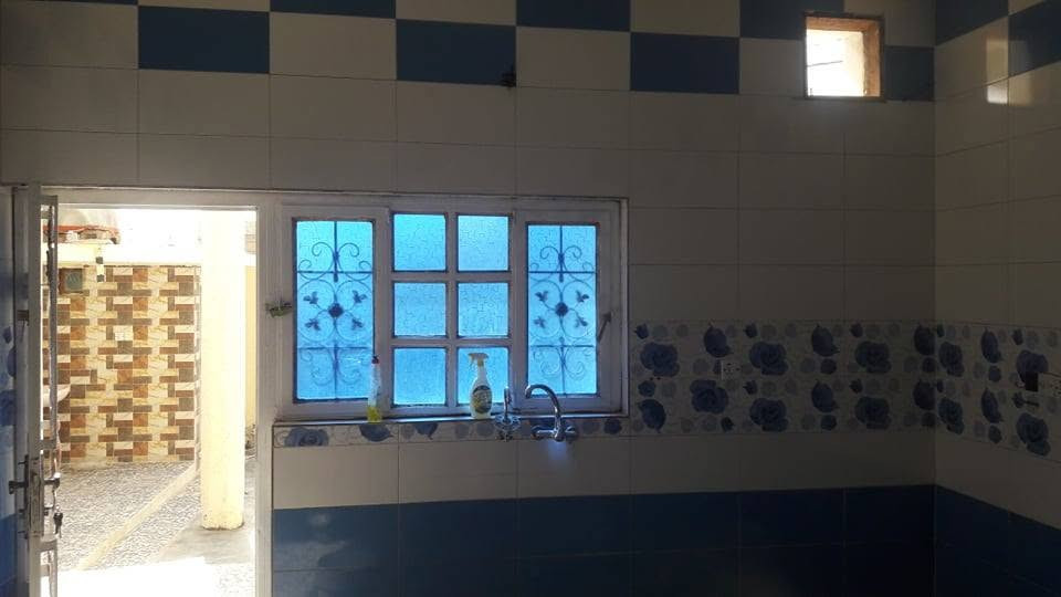 السلام عليكم يوجد بيت للأيجار يتكون من طابقين الأول استقبال ومطبخ وحمام والثاني غرفتين وحمام داخلي وخارجي ابي غريب المنسية خلف عدادية ابي غريب للبنات للأستفسار هاتف ***********
