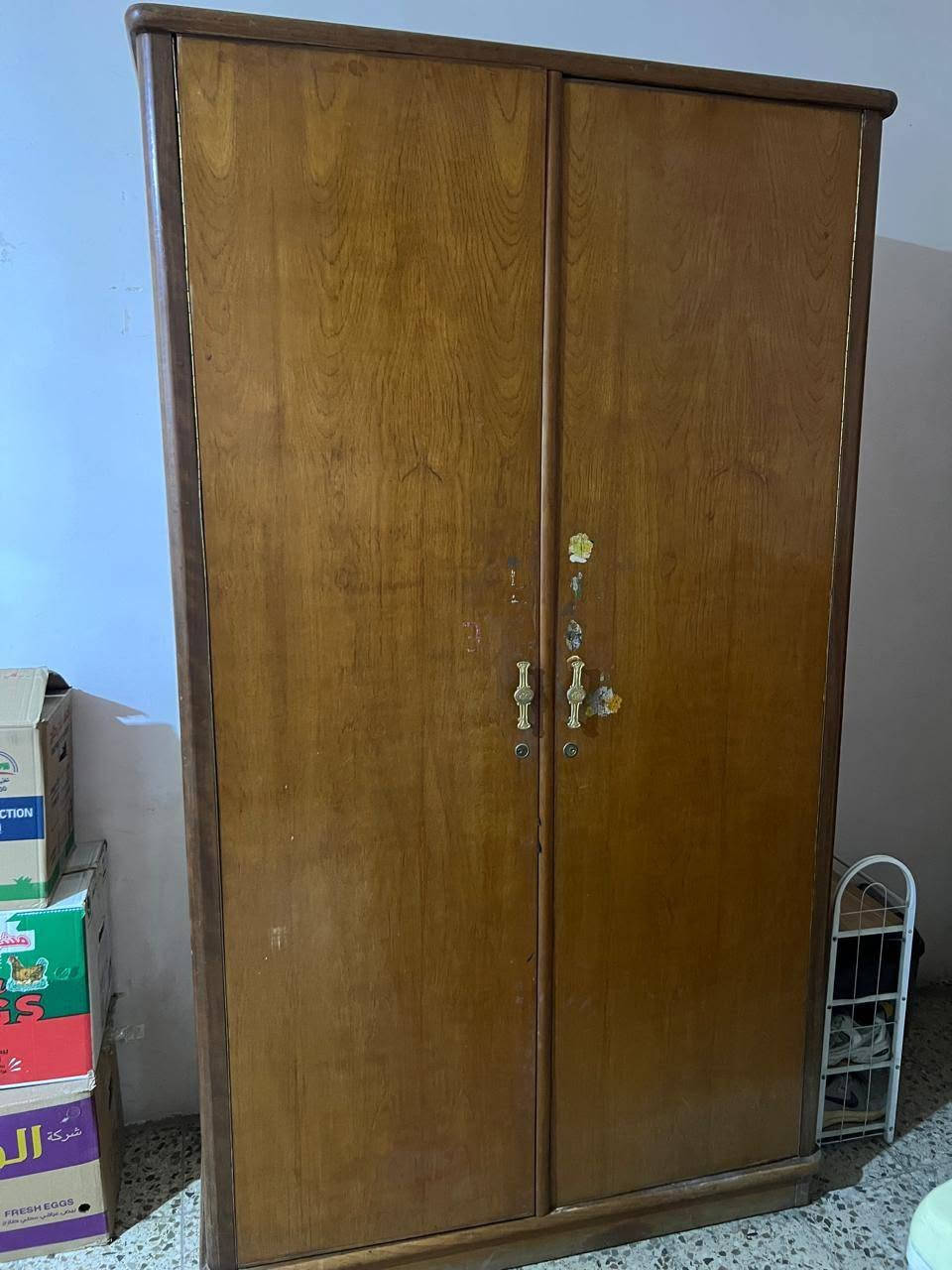السلام عليكم.. ميز مكتبي جديد وجربايه عدد 2 نضيفات وكنتور جبير ابو البابين للبيع بسعر مناسب جدا .. بغداد الكرخ.. رقم الواتساب ***********
