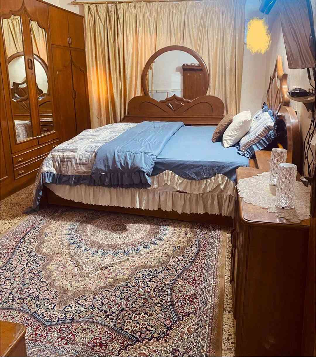السلام عليكم مشتمل للبيع المساحة ١٠٠ متر الوجه ٤ نزال ٢٥ طابو ملك صرف يحتوي الطابق الأول استقبال مطبخ خدمات منور غرفه نوم الطابق الثاني ٢نوم الموقع مميز البياع الشهداء شارع المضخة الثاني خلف مدرسة المانية الاتصال ***********
