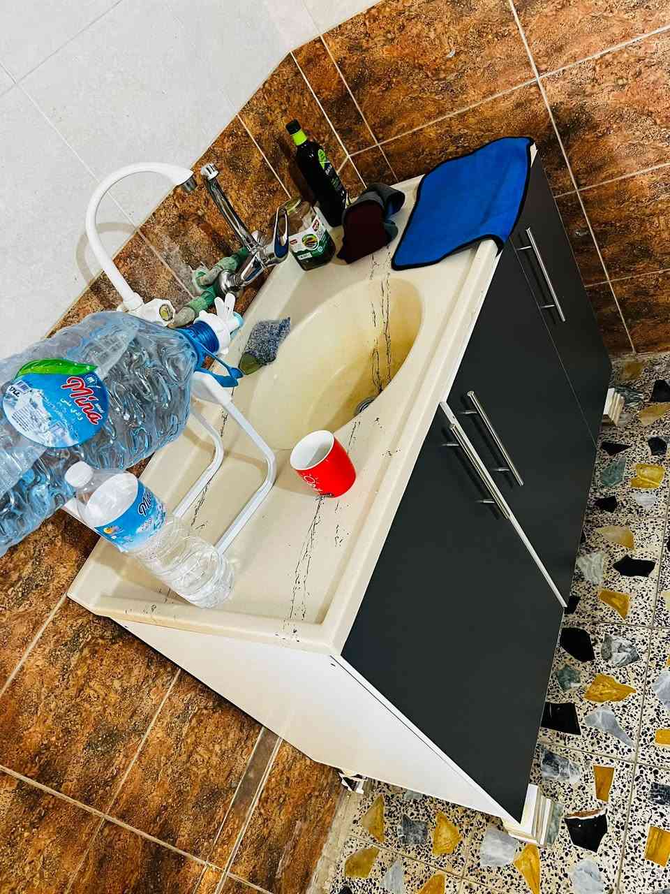 السلام عليكم
اغراض للبيع استخدام قليل نظيفات جدا ع الفحص

معرض خشب mdf 
3 متر 

مطبخ ملحق وكاونتر  متر ونص 
سنك متر وعشرين 

تخم 8 مقاعد 
2 ثلاثيات و2 كرسي 

للتواصل 
📞***********
