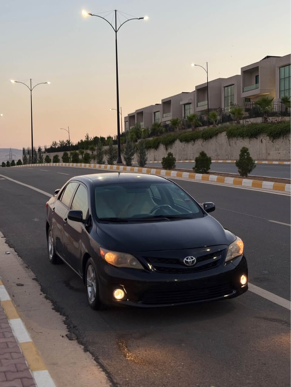 کرۆلا ٢٠١١ مەکینە گەورە یەک پارچەو پەڵەیەکی بۆیاخە کاڵبونەوەی نیە پێش و پشتی کەپسە  بێ ناوگرتن بێ ئێرباگ گێڕ و مەکینەو تەبرید سارد و گەرم بە شەرت سەنەوی تازەیە ڕەقەم تازەیە ***********-*********** السليمانية, العراق
