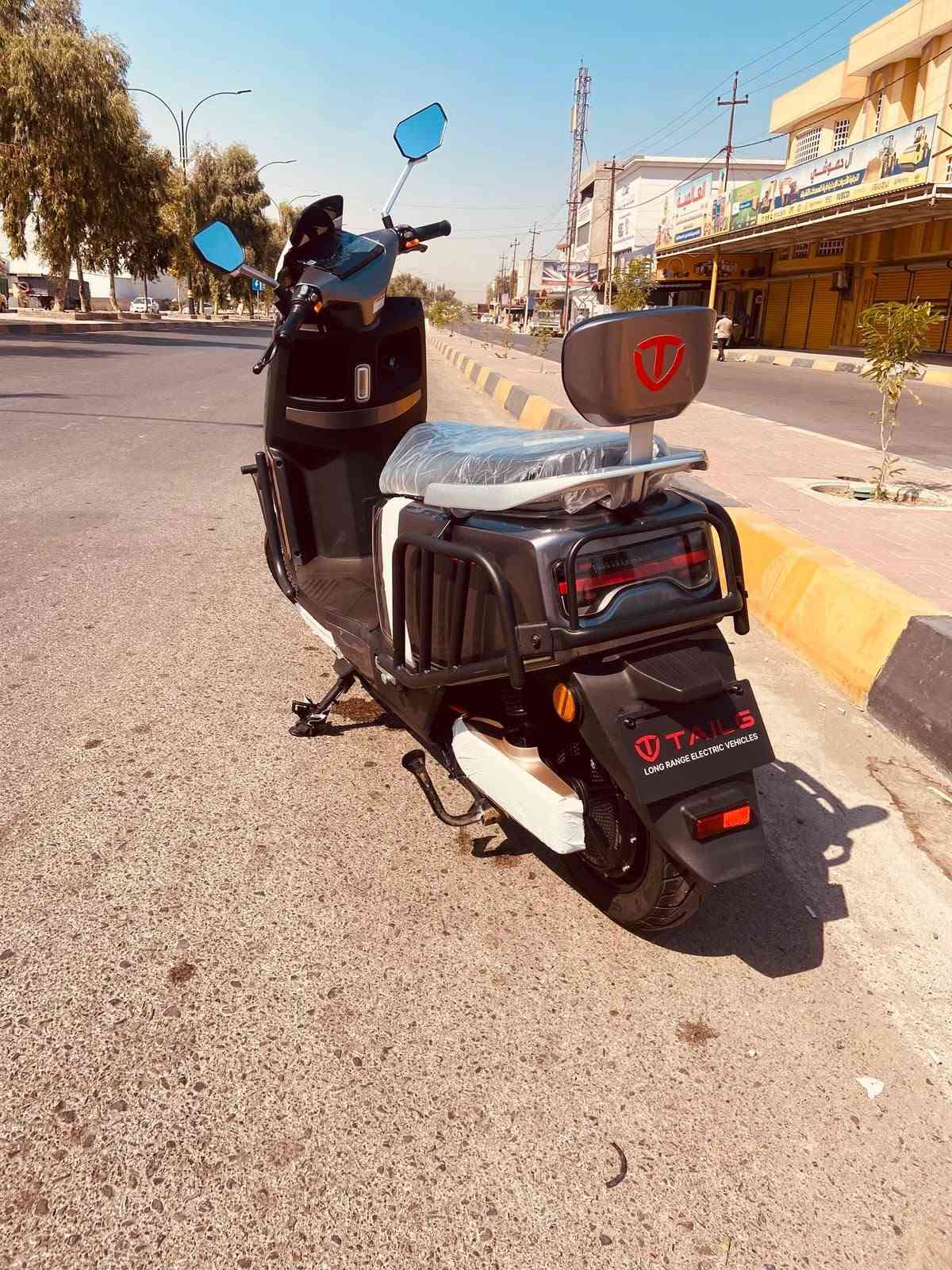 الزيرو الزيرو 
دراجه تيسلا من الشركه العالميه تايلنج
مستخدم شي قليل وصل ضمان بيها 
المواصفات!؟
سويجين وبصمتين
سته باتري 35امبير
ملف 2000نحاس حقيقي
سرعه 70حقيقي 
نظام بك
دبل اشاره 
اشاير يمين يسار 
لايت زينول عالي ناصي
مثبت سرعه 
الكارتون مال شاحنه والمرايات موجودين 
للبيع او المراوس حسب القناعه للاستفسار الاتصال 
***********او مراسله الواتساب
السعر خاص 🧿
