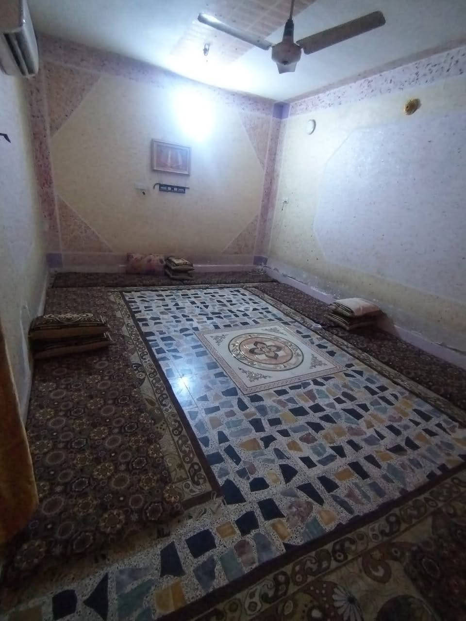 سلام عليكم بيت لبيع في  الحصوه نصر وسلام منطقة 7000قريب على خدمي سايدين بناء طابق الاول طابوق وثاني بلوك بيت جاهز سعر 115وبيهه مجال رقم الهاتف صاحب الدار ***********/   *********** @إشارة
