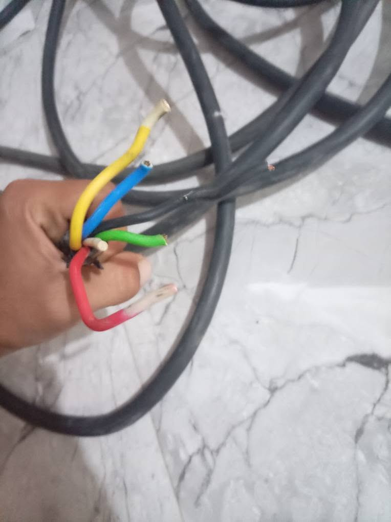 كيبل ثقيل 17 متر خمسه خطوط 5×9  سعر المتر 17 وبي مجال رقم *********** عمارة, ميسان
