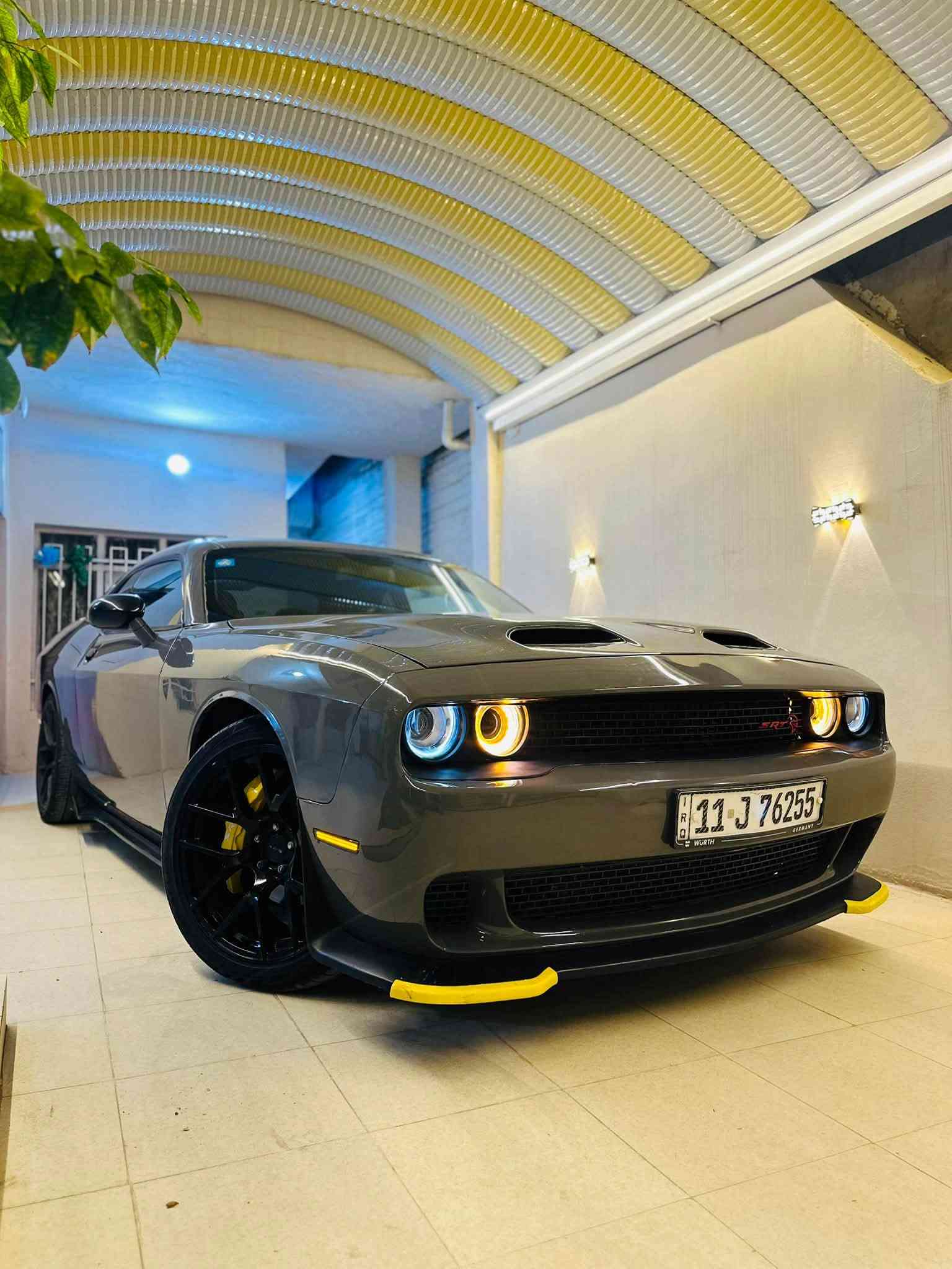 DODGE  CHALLENGER
-------------------------------------
#السعر : 127$ وبيه مجال بسيط 
‏
#رقم الهاتف : *********** 

#رقم السيارة : بغداد 

#مكان السيارة : واسط/العزيزية 
-------------------------------------
للبيع فقط بدون مراوس 
جالنجر موديل 2017 لون اسمنتي ماشية 88 الف وارد امريكي حادث سيارة جاملغ وبنيد ايرباك راجع سستم بلادي 

مواصفات بصمة دخول ذكي تشغيل عن بعد 

فتحة شاشة جبيرة تبريد قطعتين شفتات ستيرن 

محرك 6 سلندر 3600 تبريد شغال صدر امامي خلفي جديد 

رقم بغداد مشروع وطني هزة جديدة سنوية 2028 

 تحول مباشر سيارة نصبتهة كلش حلوة ومصروف عليهة 

ويل حجم 20 SRT تو سايز وتخم تاير جديد غرفتهة كلش نضيفة
